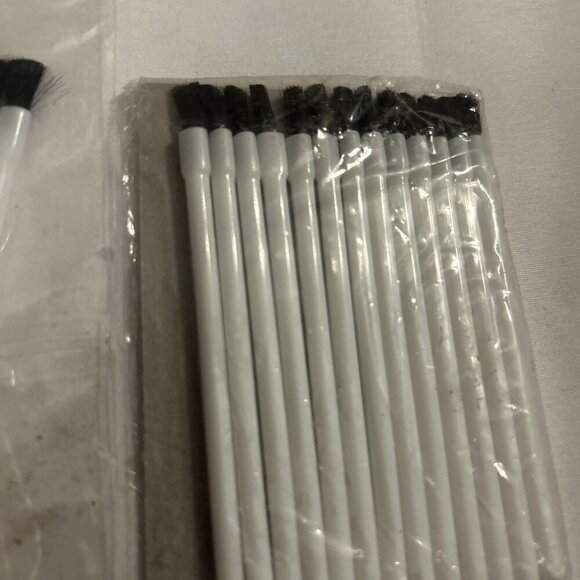 Lot Of Make-up Consultant Beauty Sample Brushes For lip & eye brushe Disposable - Picture 4 of 10